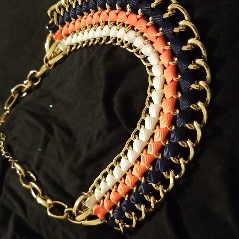 Beautiful chained necklace - Picture 2 of 2
